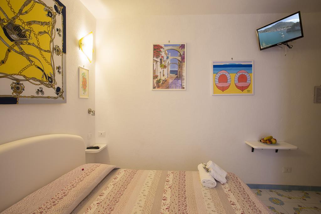 B&B Celestina Ischia Lacco Ameno  ภายนอก รูปภาพ